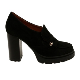 Evento Fashionable moccasins on the platform and black bar