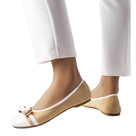 White and beige ballerinas with a bow from Dufour