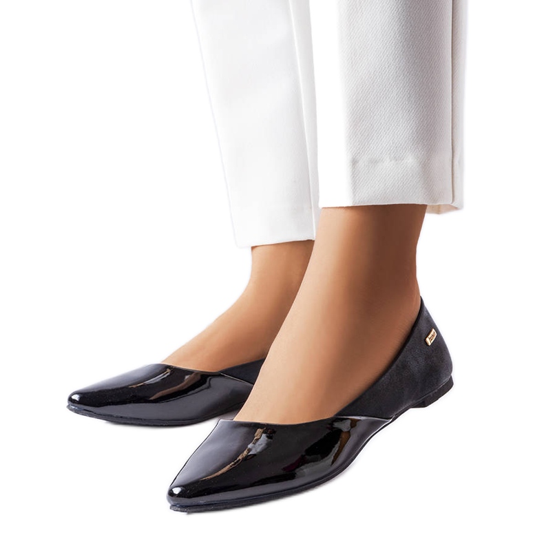 Black lacquered elegant ballerinas from Valpan