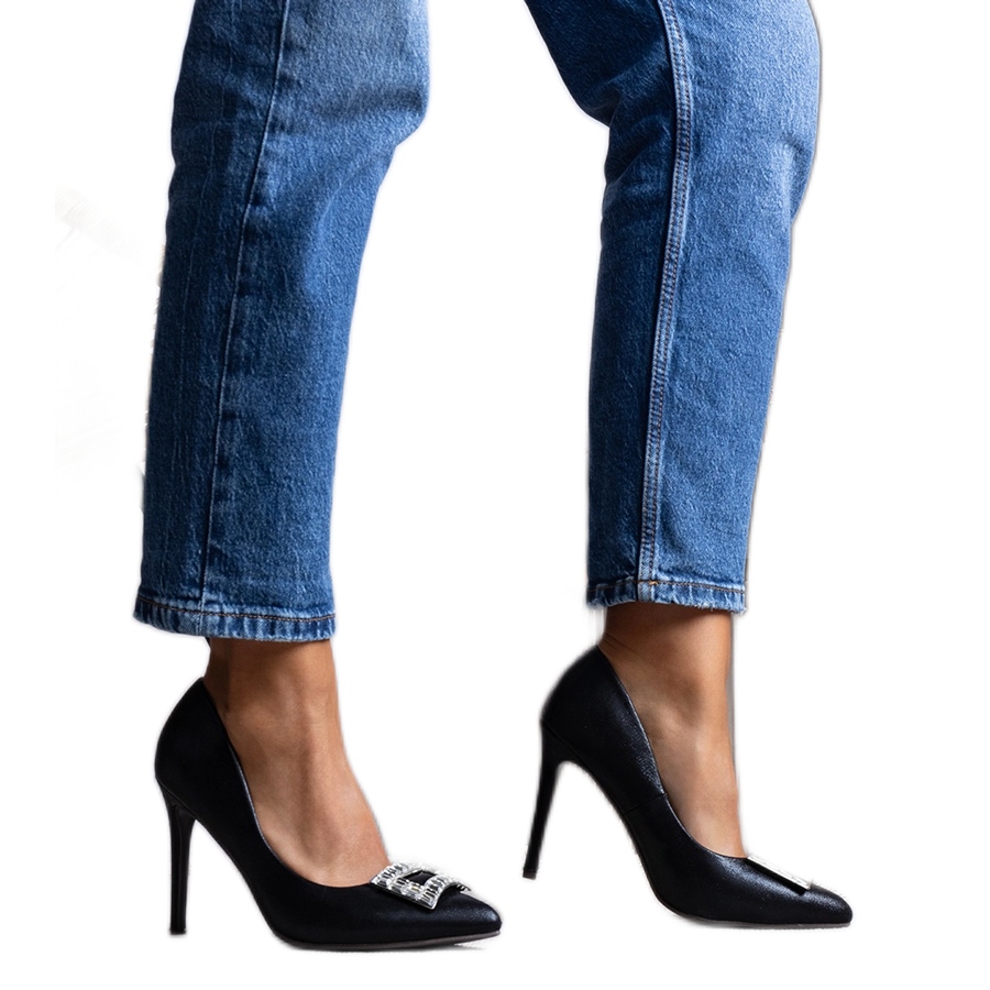 Black shiny pointy heels 2025