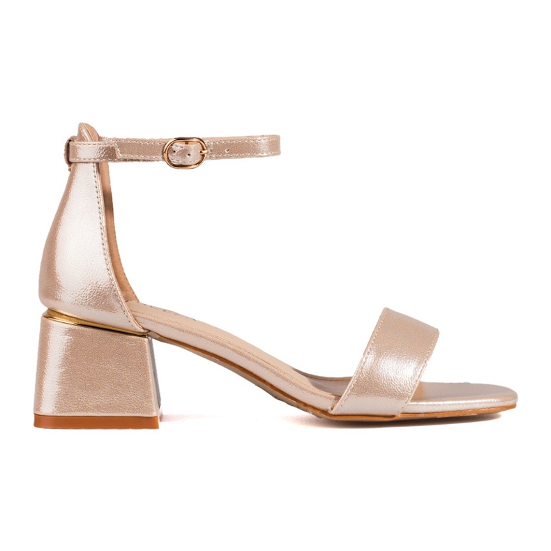 Gold classic low heel sandals from Vinceza golden