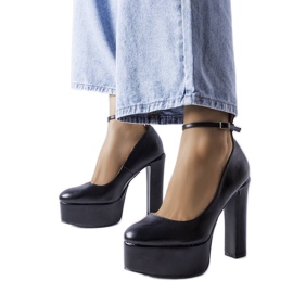 Black high heel pumps from Hervé