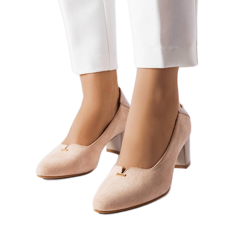 Beige elegant pumps from Vinceza Beige elegant pumps from Vinceza