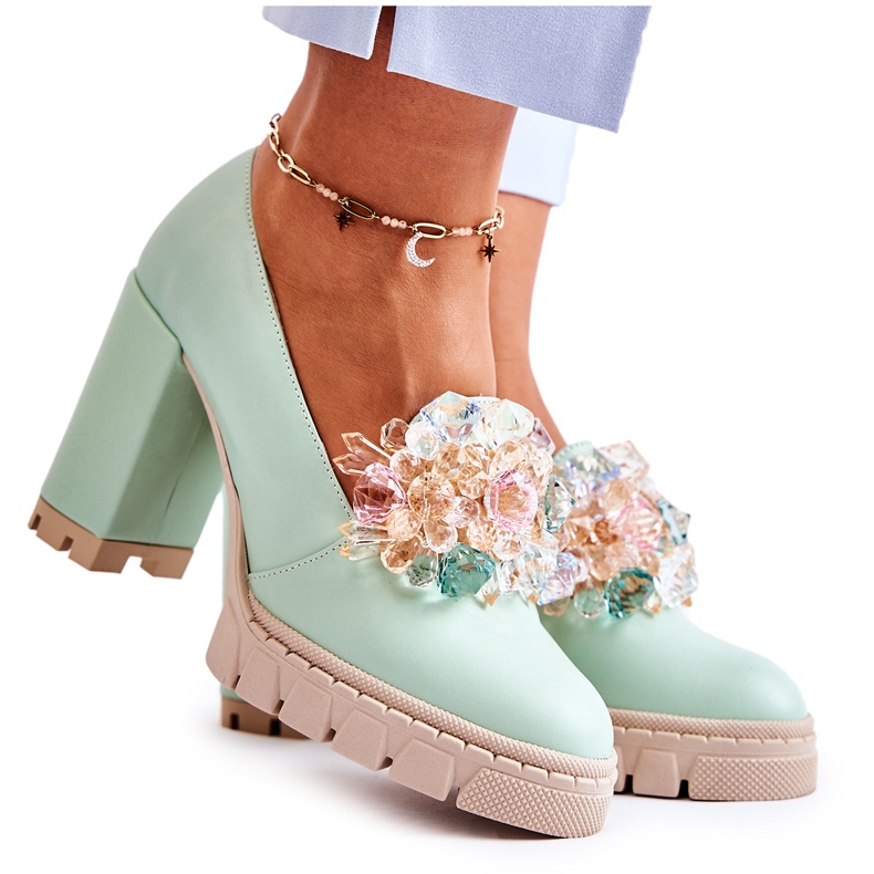 Inna Women's pumps with a smooth green ornament