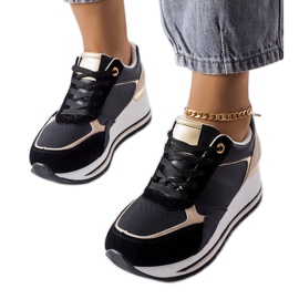 Black wedge sneakers from Harvé