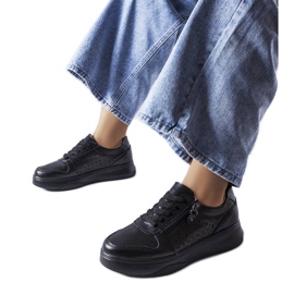 Black leather shoes decorated with a Jezzi zipper