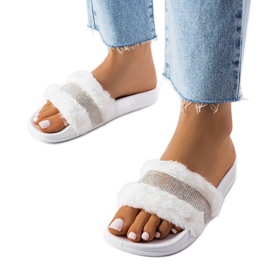 White fur slides with zircons from Carrito