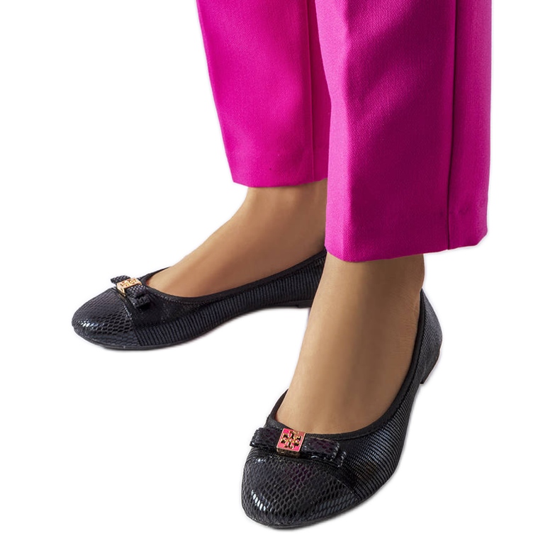 Black elegant ballerinas with a bow from Lastra