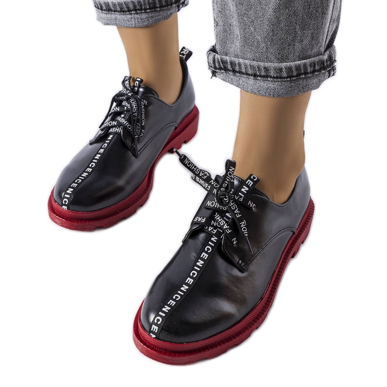 Black brogues with a contrast sole from Hanifan