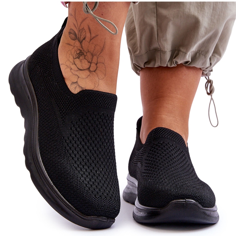 Women's black tabs