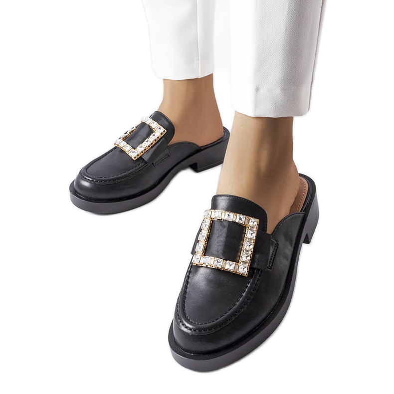 Black flip-flops with a built-in toe from Columbus