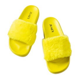 Yellow slippers with fur from Raffaele Yellow slippers with fur from Raffaele
