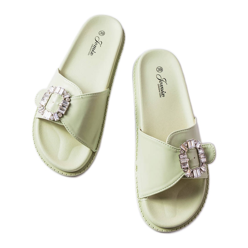 Green slides decorated with Griegsvei zircons