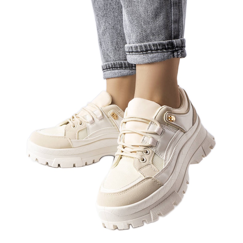 Beige low shoes with a protector from Via