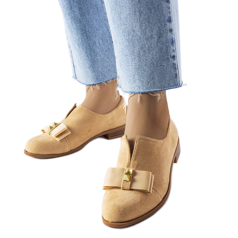 Beige brogues with a bow from Poplar