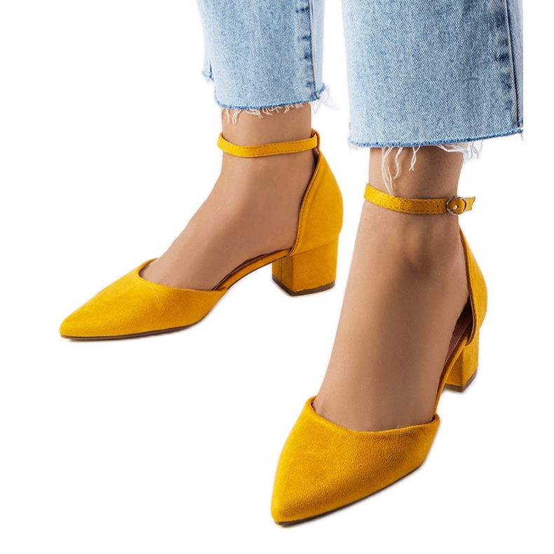 Yellow heel pumps from Annely