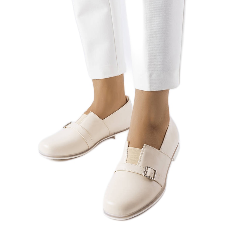 Beige brogues with a leather insole from Felosa