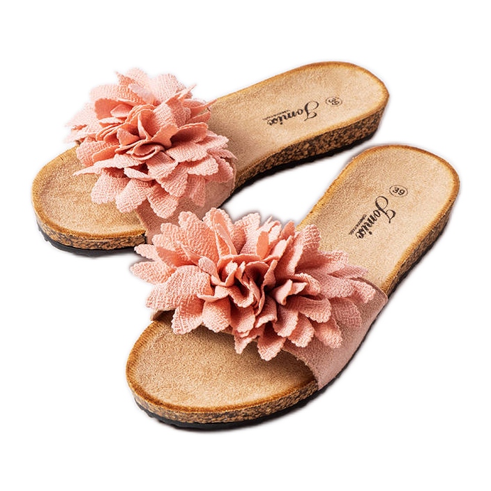 Pink slippers decorated with Farland flowers