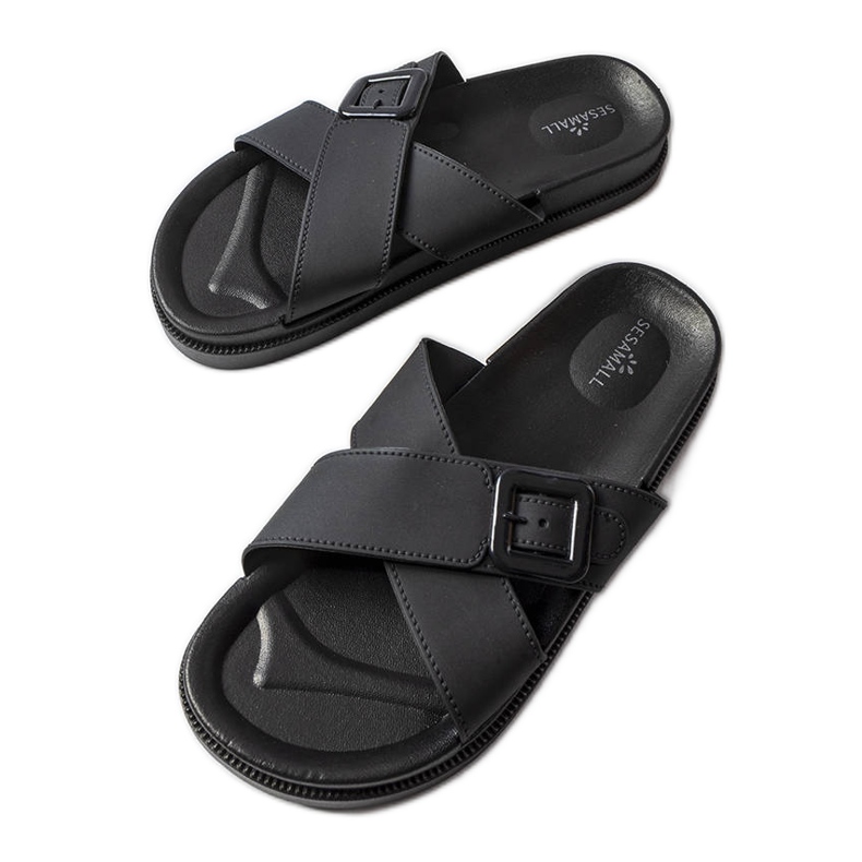 Black rubber sliders with a buckle from Pauline
