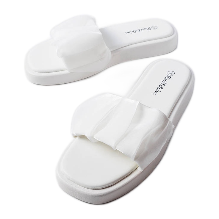 White sliders decorated with Boulevard ruffles White sliders decorated with Boulevard ruffles