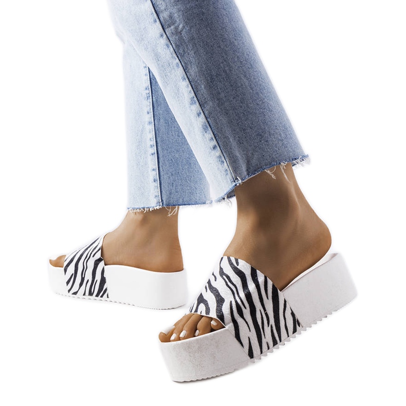 AE35 Zebra Slides white