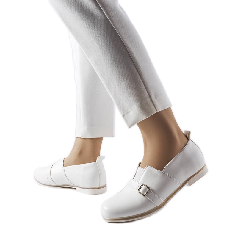 White brogues with a leather insole from Felosa