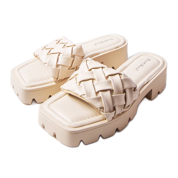 Beige slippers with a tractor sole from Lora