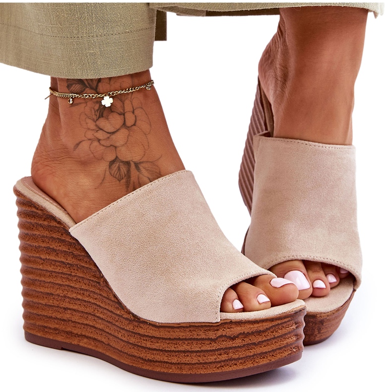 Light Mules On A Massive Platform Beige Good Vibe