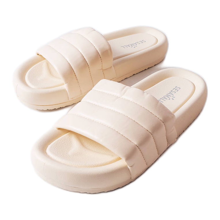 Inna Beige slippers decorated with quilting from Dorene