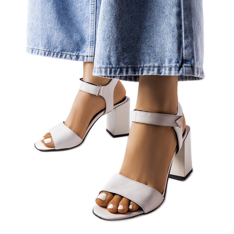 Gray sandals on the post from Karino grey