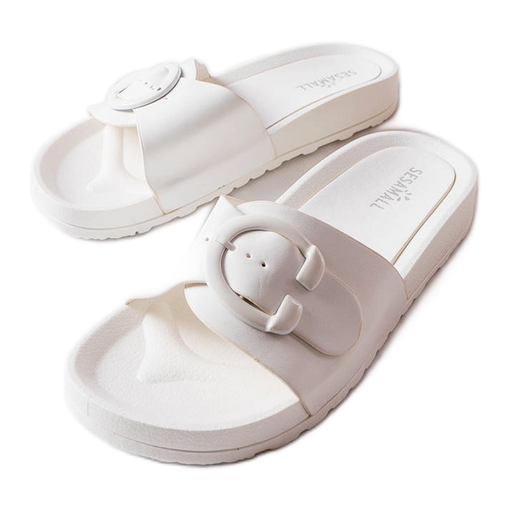 Inna White sliders with a buckle from Généreux