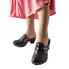 Black clogs from Custer Black clogs from Custer