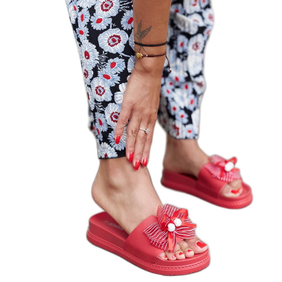 Red bow sliders discount