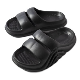 Black rubber flip flops from Geneve