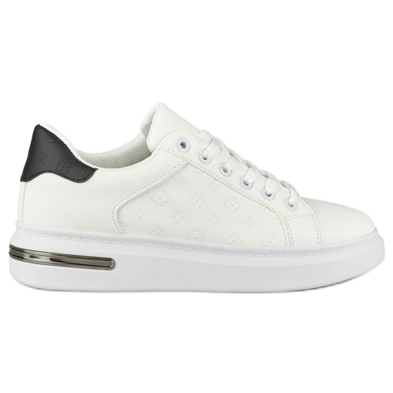 Sports shoes with a decorative back white