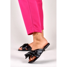 Black sliders with a bow from Isanna