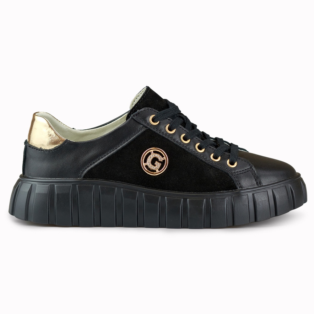 Sports 2025 shoes gucci