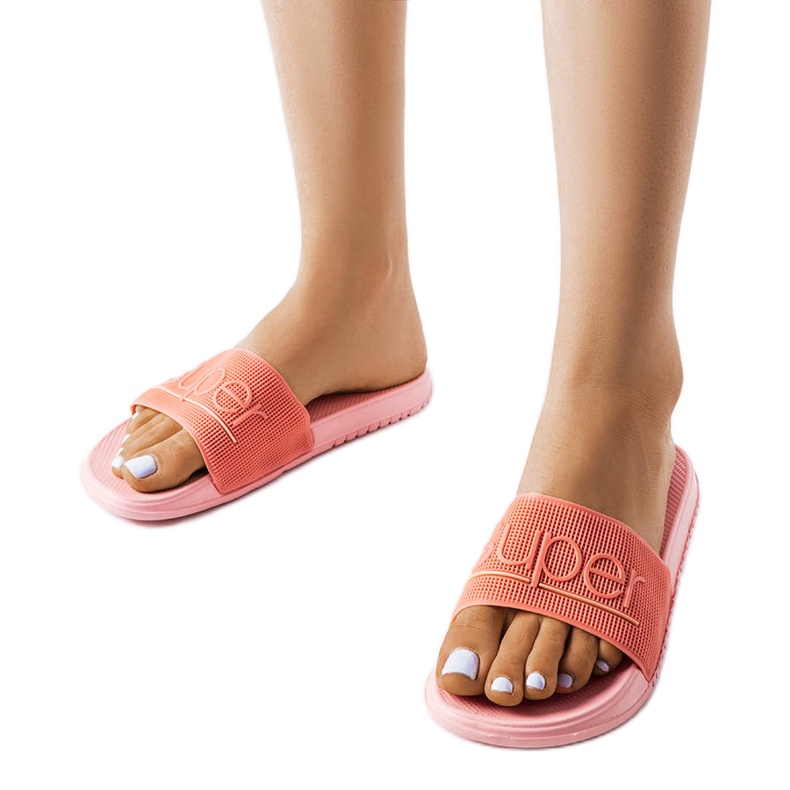 Pink rubber slippers from Azelio Pink rubber slippers from Azelio