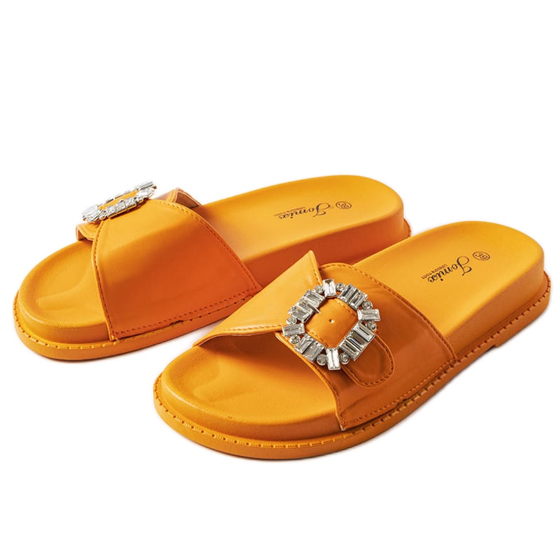 Orange sliders decorated with Griegsvei rhinestones