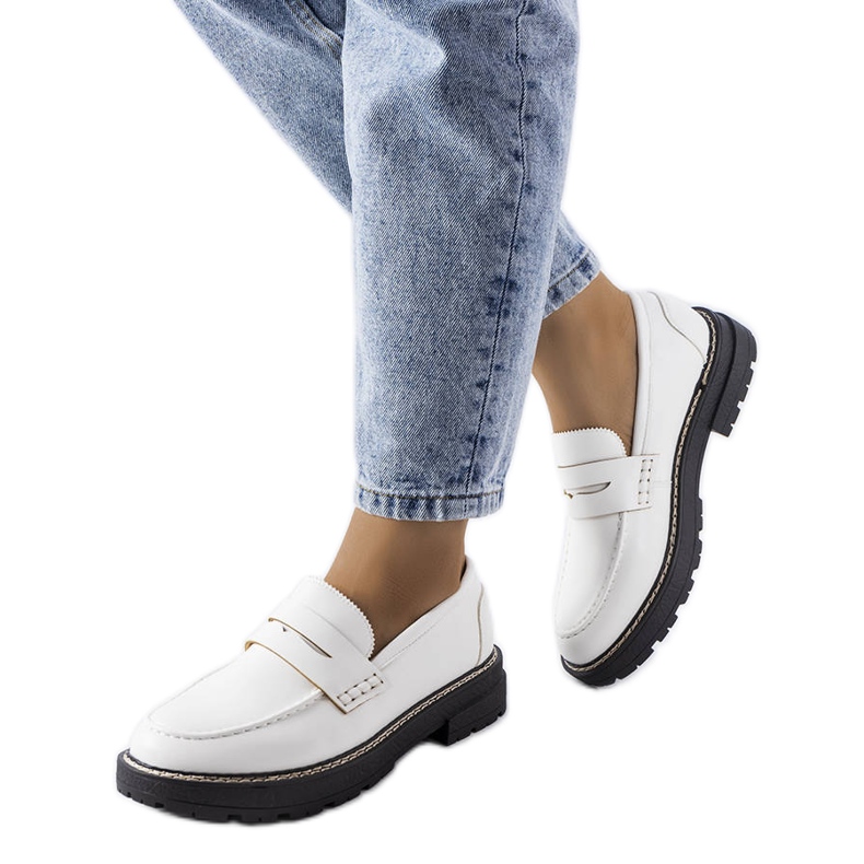 White brogues with a leather insole from Biddie