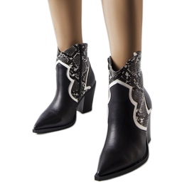 Black ankle boots on the Ezinet post Black ankle boots on the Ezinet post