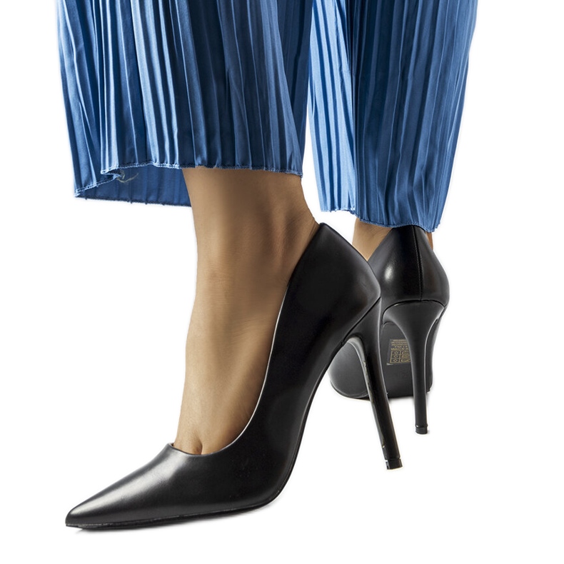 Black classic Delis high heels