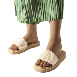 Beige sliders decorated with ruffles from Boulevard white Beige sliders decorated with ruffles from Boulevard white