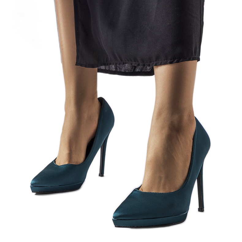 Dark green satin pumps from Silje Dark green satin pumps from Silje