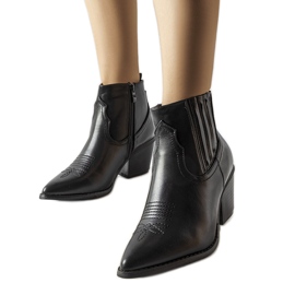Black classic cowboy boots from Gustav