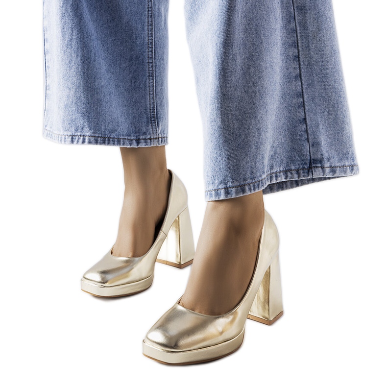 Gold high heel pumps from Mailly golden Gold high heel pumps from Mailly golden