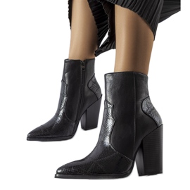 Black ankle boots on the Kensley post