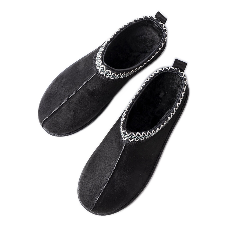 Black insulated slippers decorated with Dudi embroidery