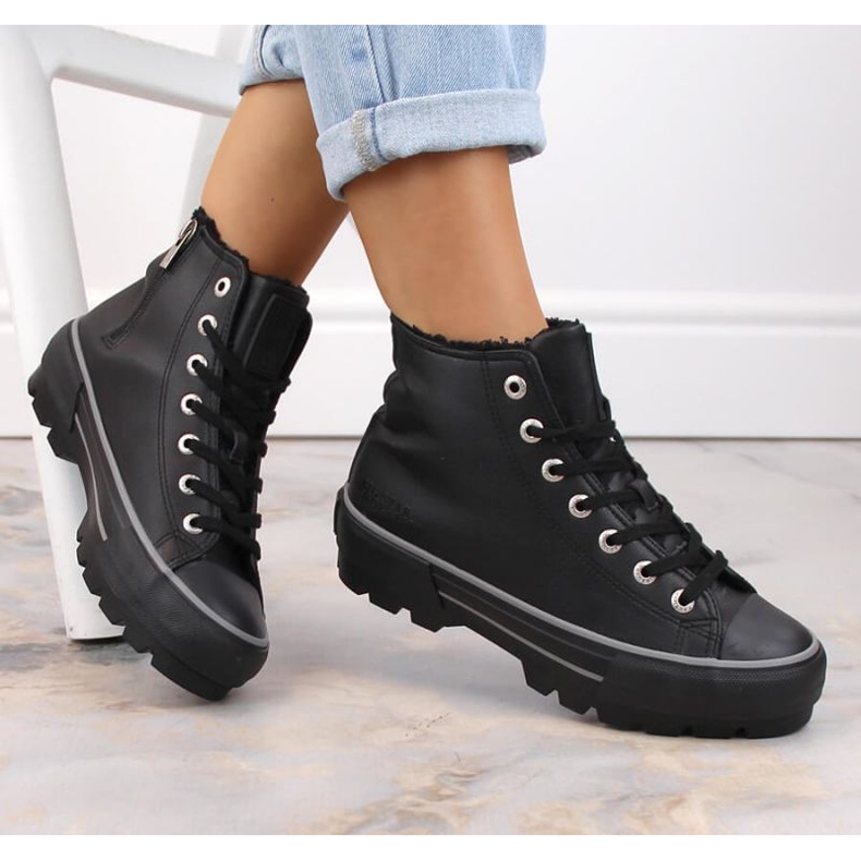 Sneakers insulated on the platform Big Star W INT1903C black