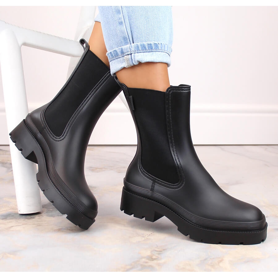 Black top chelsea wellies
